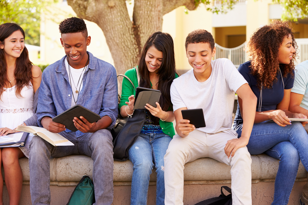 High,School,Students,Collaborating,On,Project,On,Campus
